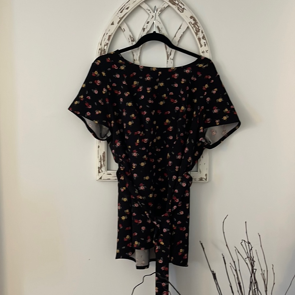 Lane Bryant short sleeve peplum top with long belt